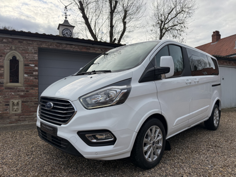 2022 Ford Tourneo Custom 2.0 Tourneo Custom Titanium 8 Seater Bus in White — image 1