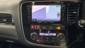 2016 Mitsubishi Outlander Di-D Gx 4 in White — image 2