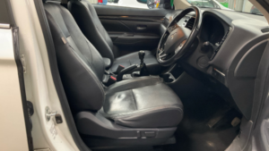 2016 Mitsubishi Outlander Di-D Gx 4 in White — image 3
