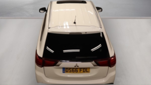 2016 Mitsubishi Outlander Di-D Gx 4 in White — image 4
