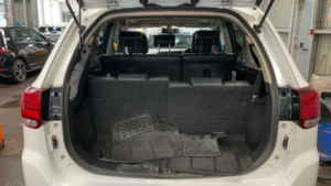 2016 Mitsubishi Outlander Di-D Gx 4 in White — image 5
