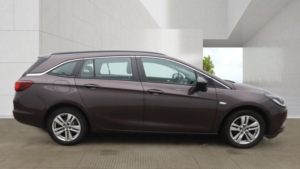 2016 Vauxhall Astra 1.6 Cdti Design in Brown — image 5