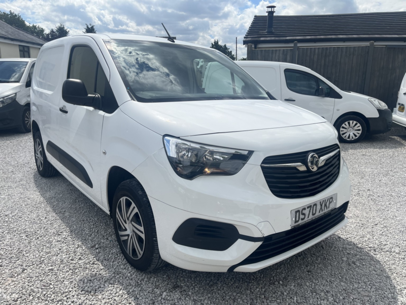 2020 Vauxhall Combo 1.6 Turbo D 2300 Sportive in White — image 1