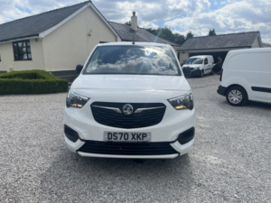 2020 Vauxhall Combo 1.6 Turbo D 2300 Sportive in White — image 2