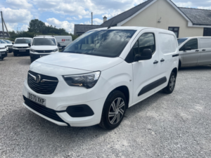 2020 Vauxhall Combo 1.6 Turbo D 2300 Sportive in White — image 4
