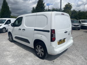 2020 Vauxhall Combo 1.6 Turbo D 2300 Sportive in White — image 6