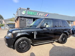 2012 Land Rover Range Rover 4.4 Td V8 Autobiography in Black — image 5