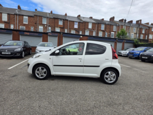2013 Peugeot 107 1.0 12v Allure in White — image 6