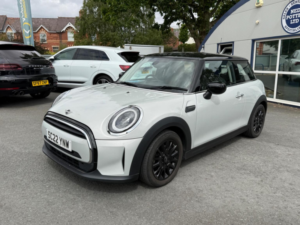2022 MINI Hatch 1.5 Cooper Classic Euro 6 (s/s) 3dr in Silver — image 3