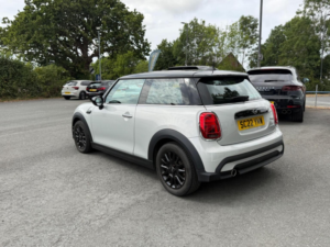 2022 MINI Hatch 1.5 Cooper Classic Euro 6 (s/s) 3dr in Silver — image 4