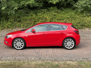 2012 Vauxhall Astra 1.6 16v Sri Vx Line in Red — image 2
