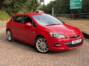 2012 Vauxhall Astra 1.6 16v Sri Vx Line in Red — image 3