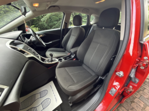 2012 Vauxhall Astra 1.6 16v Sri Vx Line in Red — image 5