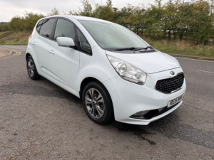 2015 Kia Venga 3 Isg in White — image 2