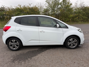 2015 Kia Venga 3 Isg in White — image 6