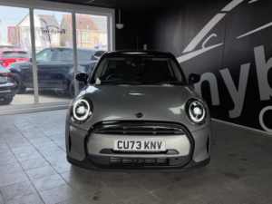 2023 MINI Hatch 1.5 Cooper Classic Euro 6 (s/s) 5dr in Silver — image 2