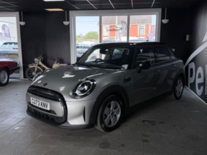 2023 MINI Hatch 1.5 Cooper Classic Euro 6 (s/s) 5dr in Silver — image 3