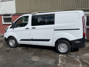 2018 Ford Transit Custom 2.0 320 Ecoblue Crew-Cab in White — image 4