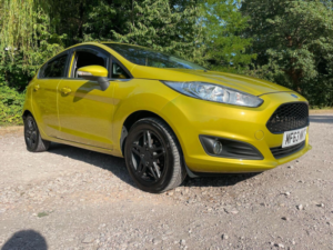 2013 Ford Fiesta 1.5 Tdci Zetec Euro 5 5dr in Yellow — image 2