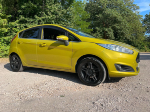 2013 Ford Fiesta 1.5 Tdci Zetec Euro 5 5dr in Yellow — image 3