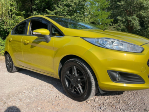 2013 Ford Fiesta 1.5 Tdci Zetec Euro 5 5dr in Yellow — image 4