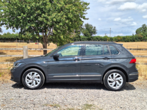 2022 Volkswagen Tiguan 2.0 Tdi Life in Grey — image 2