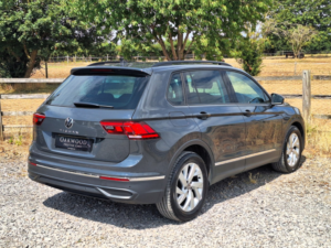 2022 Volkswagen Tiguan 2.0 Tdi Life in Grey — image 3