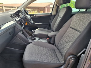 2022 Volkswagen Tiguan 2.0 Tdi Life in Grey — image 4