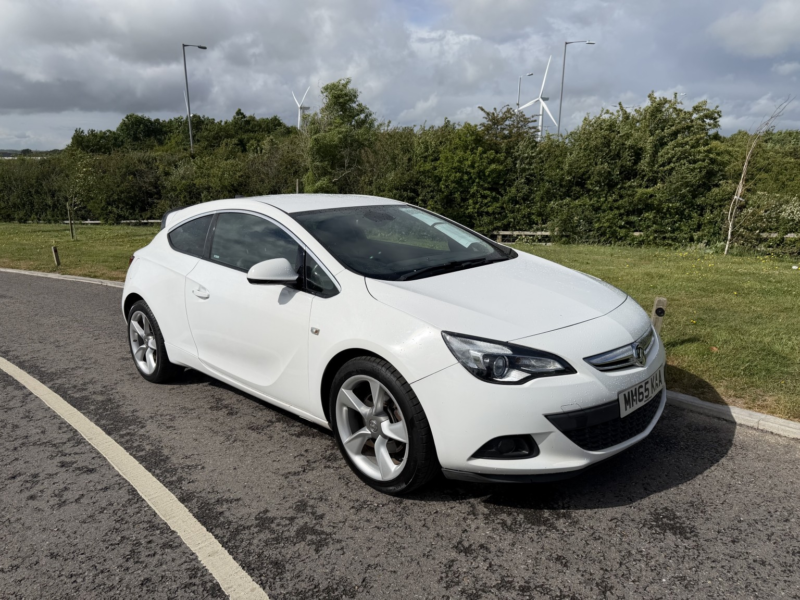 2015 Vauxhall Astra Gtc 1.4 I Turbo Limited Edition in White — image 1