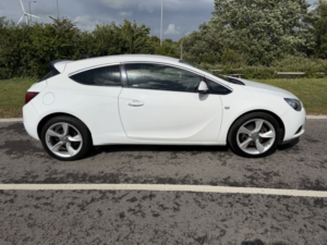2015 Vauxhall Astra Gtc 1.4 I Turbo Limited Edition in White — image 2