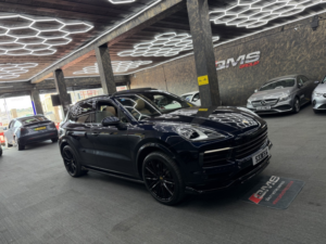 2020 Porsche Cayenne 3.0 T V6 in Blue — image 3