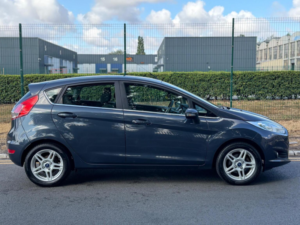 2013 Ford Fiesta 1.25 Zetec Euro 5 5dr in Grey — image 4