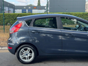 2013 Ford Fiesta 1.25 Zetec Euro 5 5dr in Grey — image 5