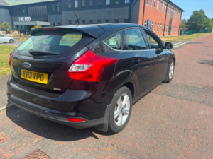 2012 Ford Focus 1.6 Tdci Zetec Hatchback 5dr Diesel Manual Euro 5 (s/s) (115 Ps) in Black — image 4