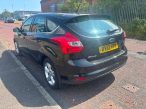 2012 Ford Focus 1.6 Tdci Zetec Hatchback 5dr Diesel Manual Euro 5 (s/s) (115 Ps) in Black — image 6