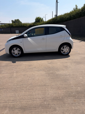 2016 Toyota Aygo 1.0 Vvt-I X-Pression Hatchback 5dr Petrol Manual Euro 6 (68 Ps) in White — image 2