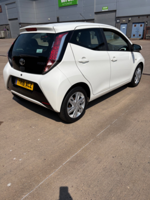2016 Toyota Aygo 1.0 Vvt-I X-Pression Hatchback 5dr Petrol Manual Euro 6 (68 Ps) in White — image 5