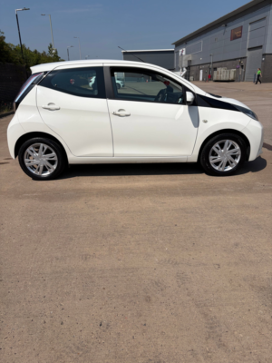 2016 Toyota Aygo 1.0 Vvt-I X-Pression Hatchback 5dr Petrol Manual Euro 6 (68 Ps) in White — image 6
