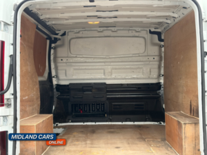 2021 Renault Trafic 2.0 Sl28 Energy Dci 120 Business+ My19 in White — image 3