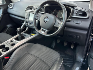 2017 Renault Kadjar 1.2 Tce Signature Nav Euro 6 (s/s) 5dr in Black — image 3