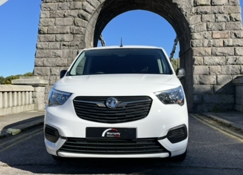 2021 Vauxhall Combo 1.5 Turbo D 2300 Sportive in White — image 1