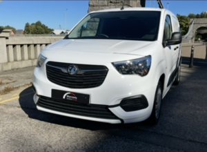 2021 Vauxhall Combo 1.5 Turbo D 2300 Sportive in White — image 2