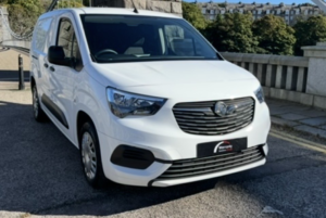 2021 Vauxhall Combo 1.5 Turbo D 2300 Sportive in White — image 3