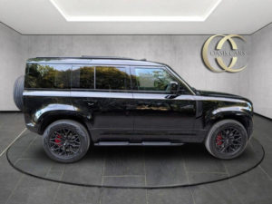 2025 Land Rover Defender 110 3.0 D250 Mhev X-Dynamic Se Auto 4WD Euro 6 (s/s) 5dr in Black — image 4