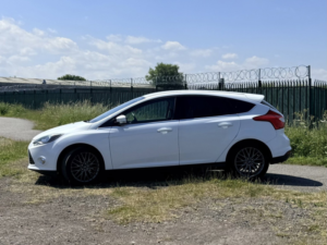 2014 Ford Focus 1.0t Ecoboost Zetec Hatchback 5dr Petrol Manual Euro 5 (s/s) (100 Ps) in Multicolour — image 5