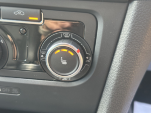2012 Volkswagen Golf 1.6 Tdi Se in Blue — image 2