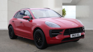 2021 Porsche Macan 2.9 T V6 Gts in Red — image 5