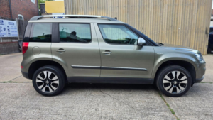 2014 Skoda Yeti 2.0 Tdi Laurin & Klement Outdoor DSG 4WD Euro 5 5dr in Green — image 6