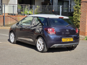 2015 Citroen Ds3 1.6 E-Hdi Dstyle Ice Hatchback 3dr Diesel Manual Euro 5 (s/s) (90 Ps) in Blue — image 3