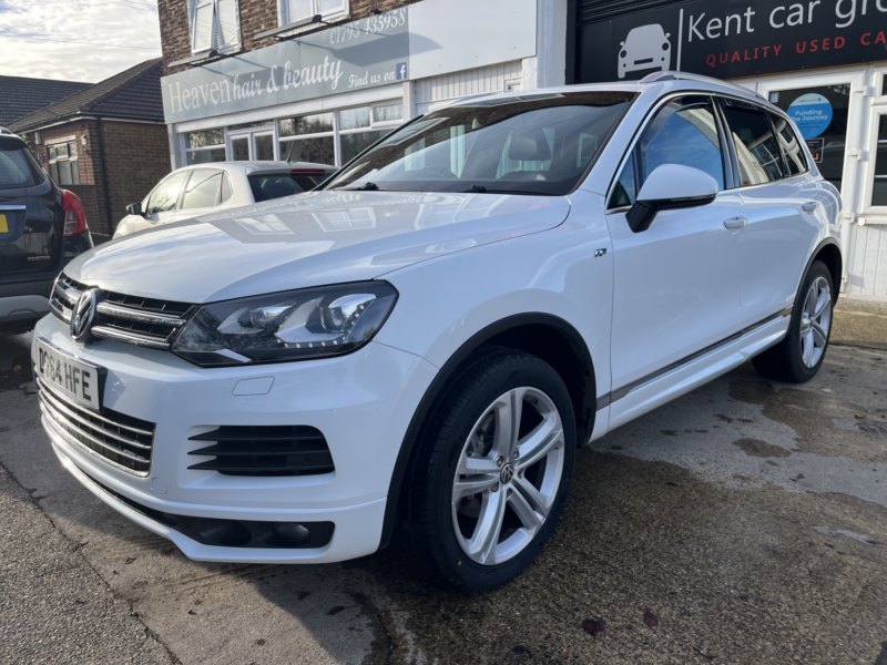 2014 Volkswagen Touareg 3.0 Tdi V6 Bluemotion Tech R-Line in White — image 1